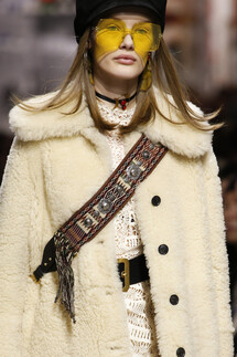 Details Christian Dior , Details Dior Fall 2018 Ready-to-Wear , Детали показа Кристиан Диор , Детали показа Диор осень зима 2018 , Fashion show , неделя моды в Париже , PFW , Мария Грация Кьюри , Mainstyles
